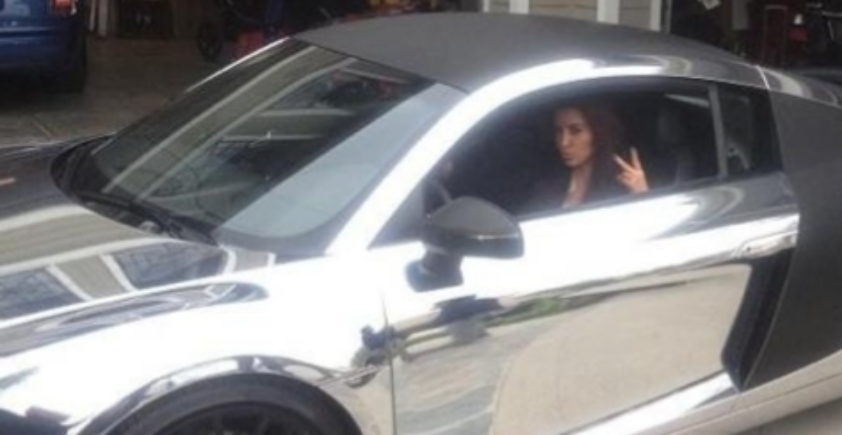 Kim Kardashianin autoposeerauksesta paljastui karmiva yksityiskohta
