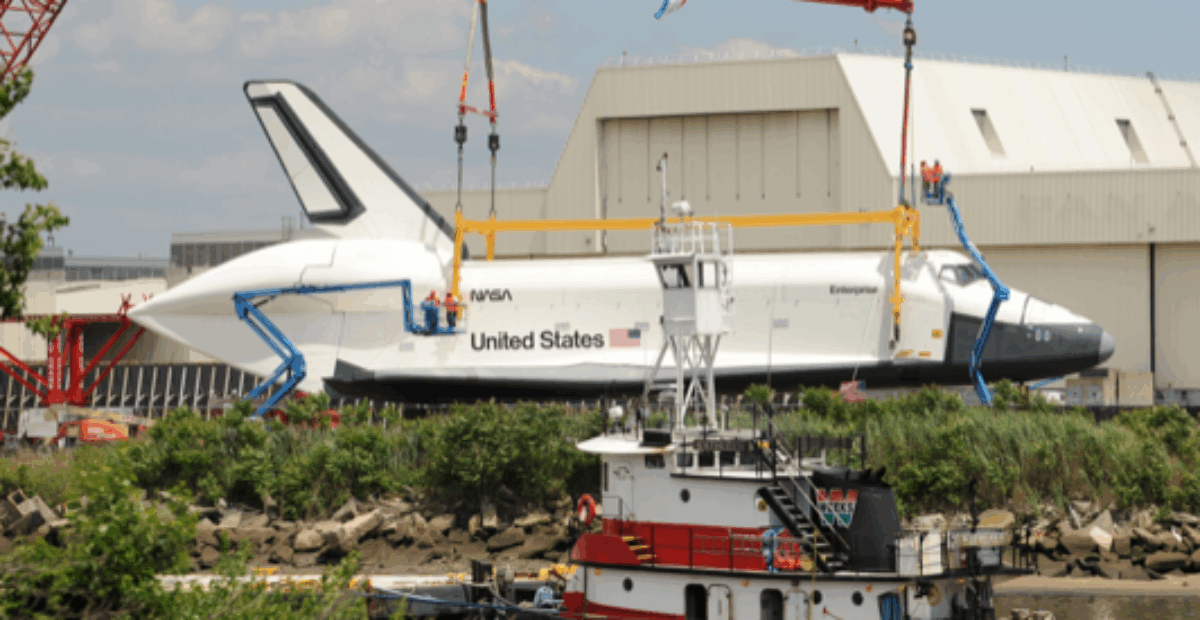 Avaruussukkula viimeiselle matkalleen – vähemmän näyttävissä merkeissä