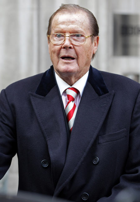 rogermoore24102012a