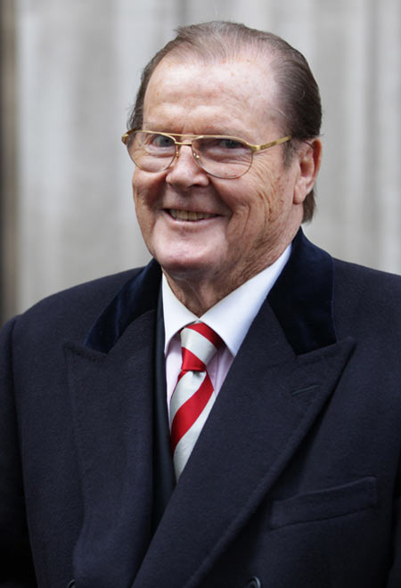 rogermoore24102012b
