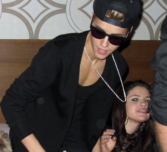 justinselena21112012a