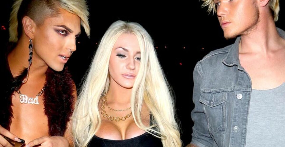 Courtney Stodden ulkoilutti järkyttäviä silikonipallojaan