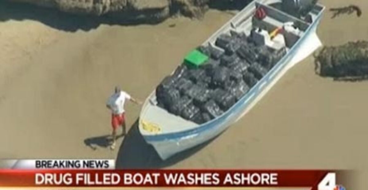 Hylätty vene ajelehti rannalle – sisältä löytyi 1 000 kiloa huumeita