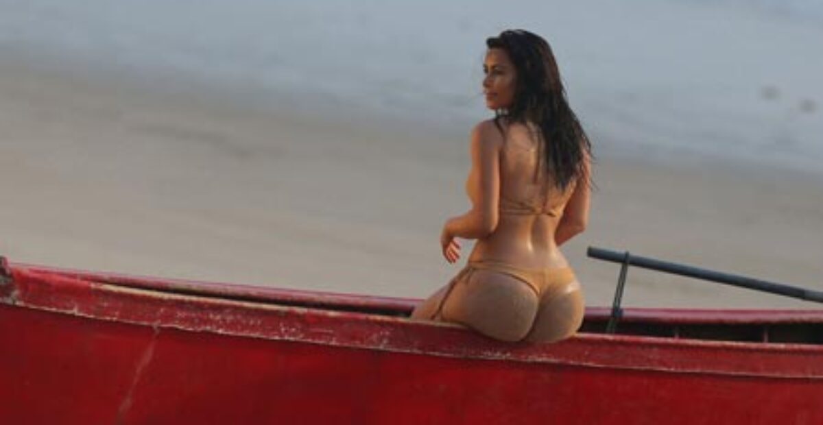 Kim Kardashianin muhkea bikinipeppu nousi pääosaan