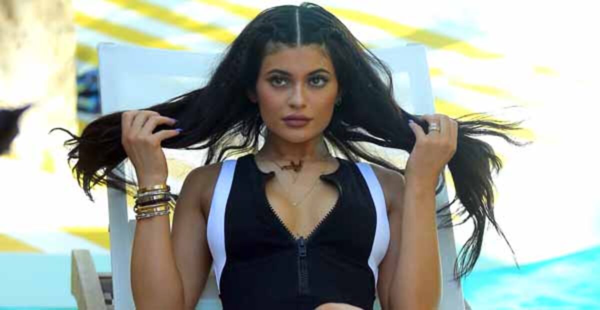 Teini-Kardashian mallikuvauksissa – kurvit haastavat kenet tahansa!