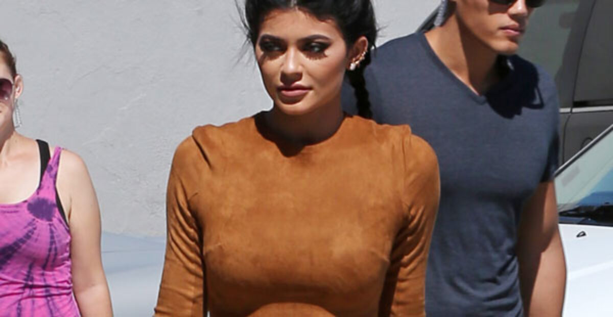 Kylie Jenner tiukassa asussa
