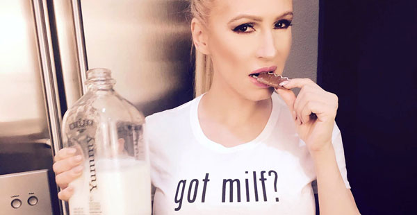 Tupakointi MILF suku puoli musta mustalla Seksi Elokuvat