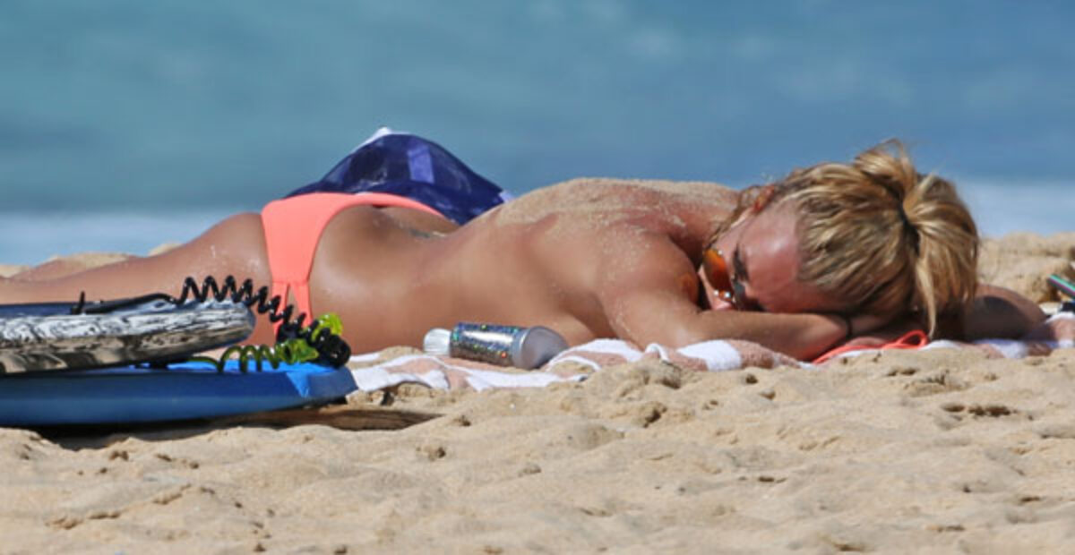 Britney Spears otti aurinkoa yläosattomissa