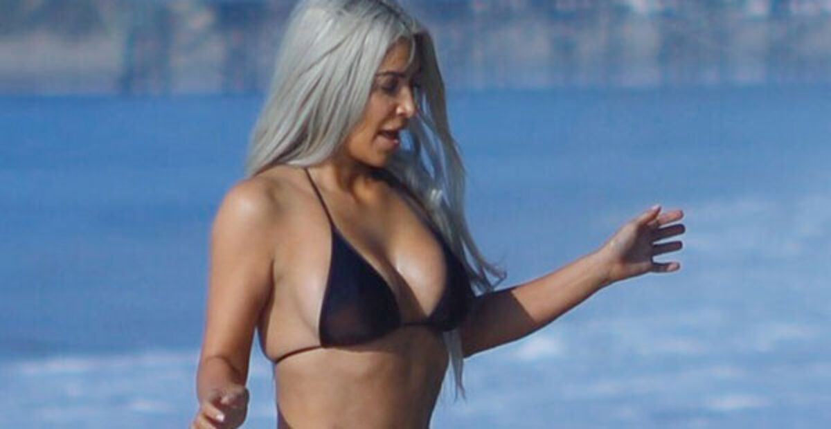 Tässä se nyt on! Kim Kardashianin tiimalasivartalo pienissä bikineissä