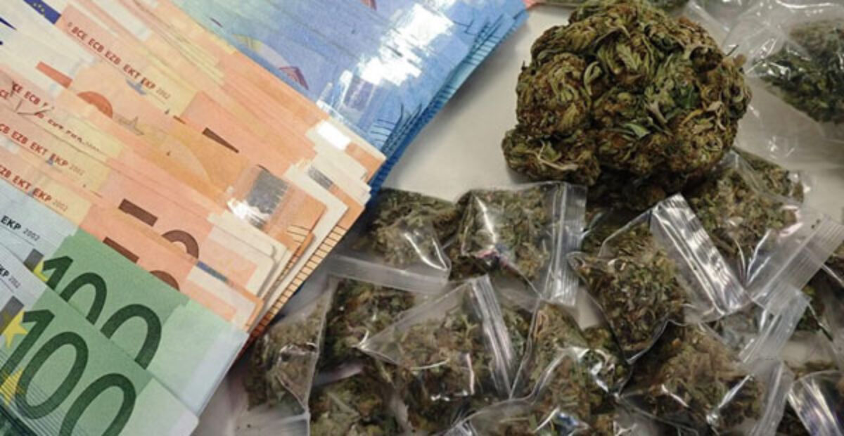 Helsingin poliisi nappasi huumekauppiaat – julkaisi kuvan saaliista