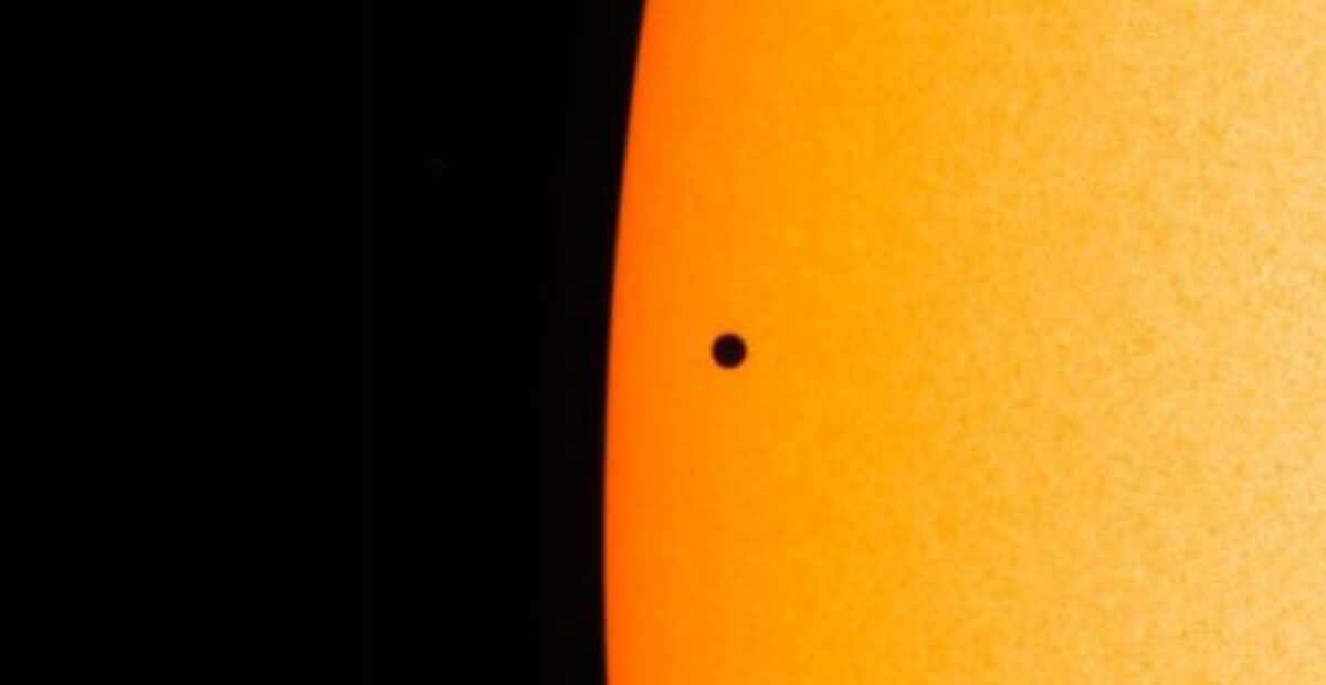 Merkurius ohittaa Auringon, Kuva: NASA