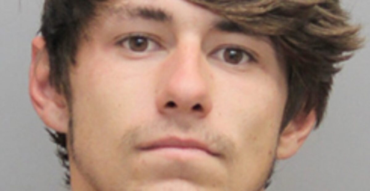 Mies kätki pistoolin pakaroiden väliin – poliisi löysi aseen ladattuna