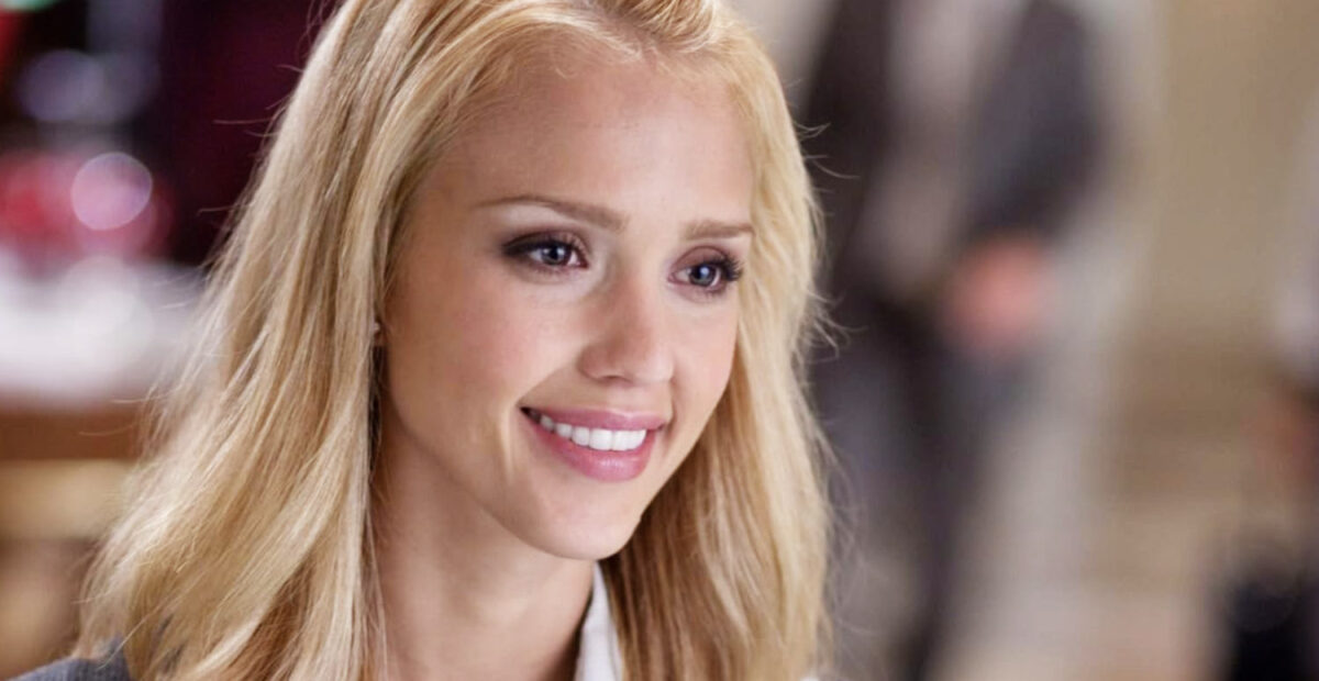 Mikä näky rannalla! Jessica Alba palvoi aurinkoa Australiassa