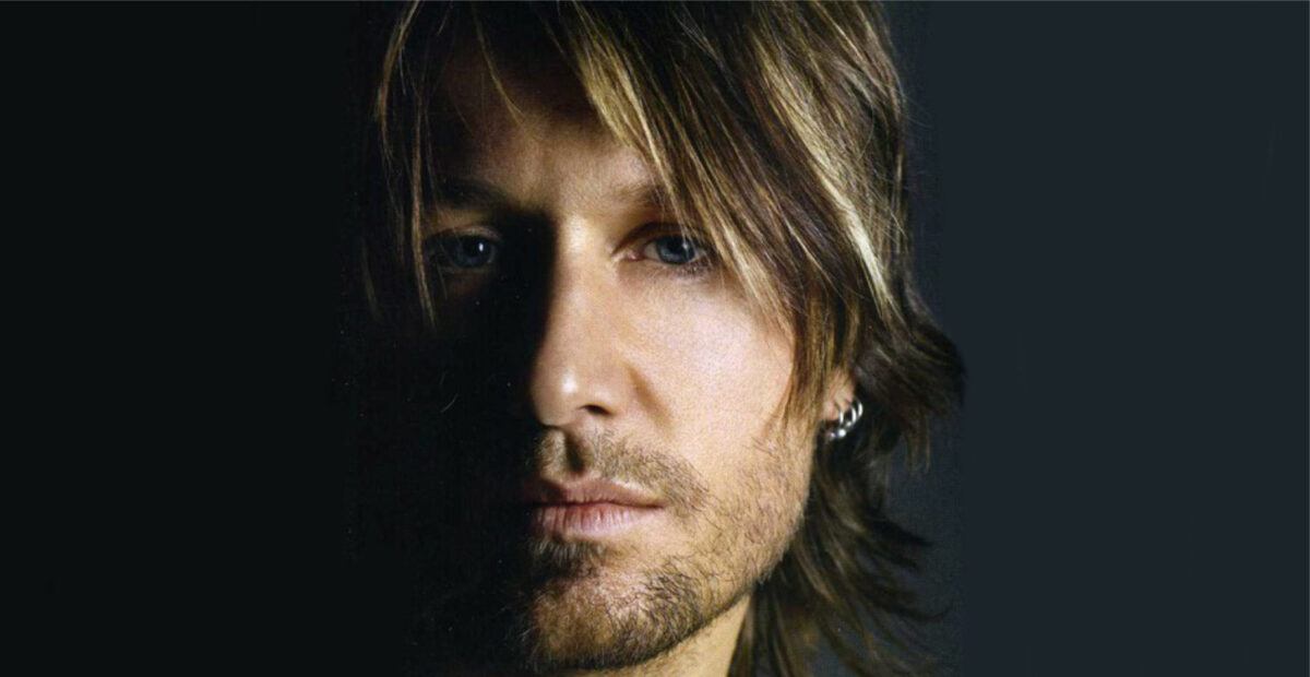 Keith Urban pokasi näyttävän kitaristikaunottaren