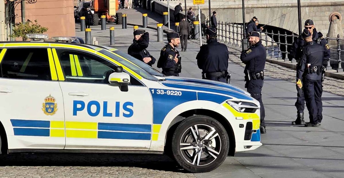 Ruotsalaisräppäri tuomittiin vankilaan – kuljetti rambopuukko mukanaan