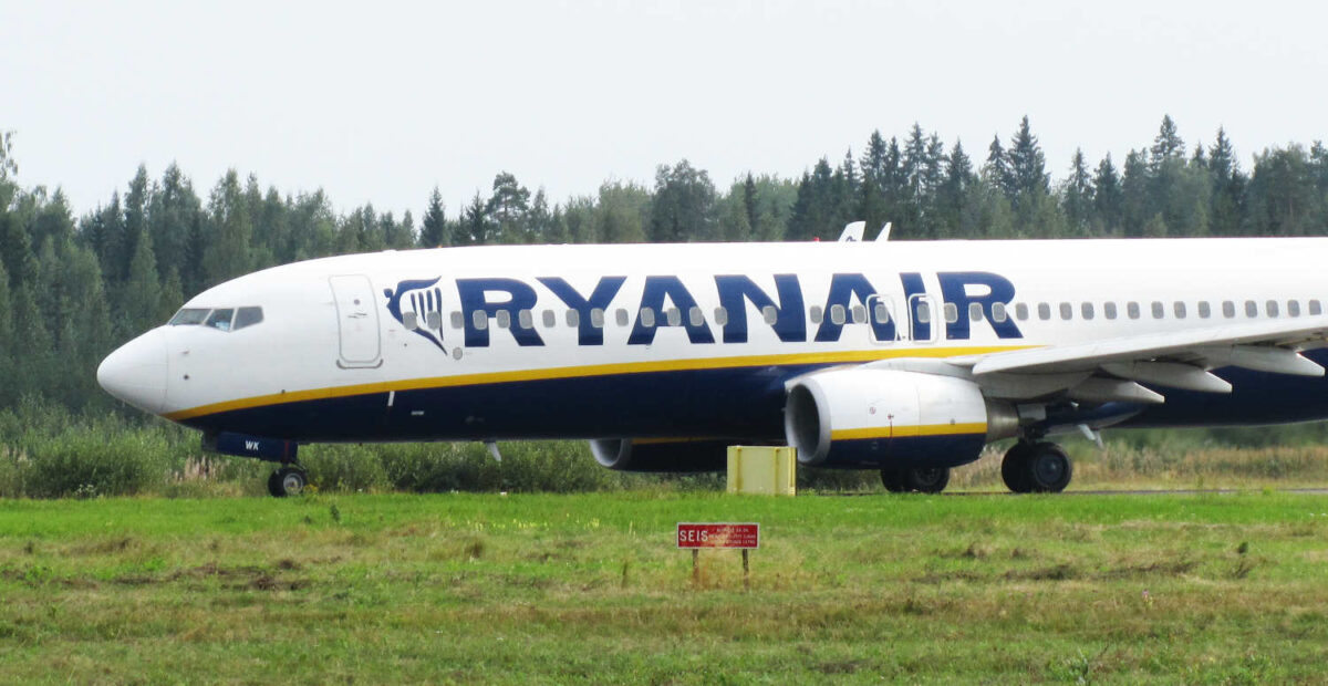 Video: Polttariporukka sekoili Ryanairin lennolla – kone teki hätälaskun