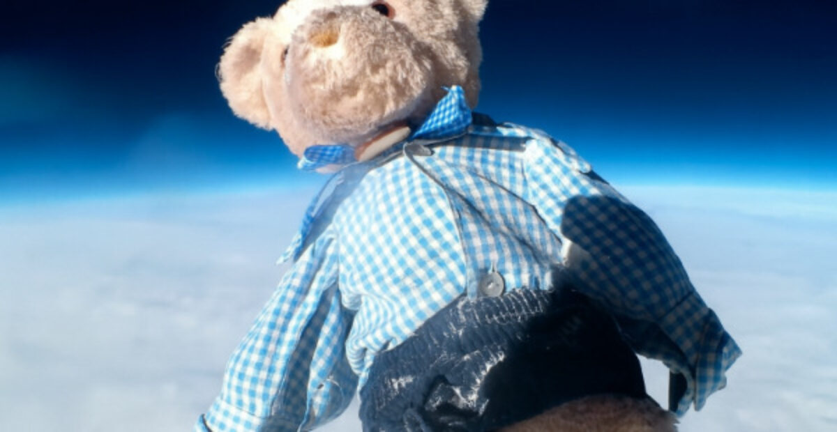 Koululaiset lähettivät pehmonallen stratosfääriin – nyt sitä etsitään