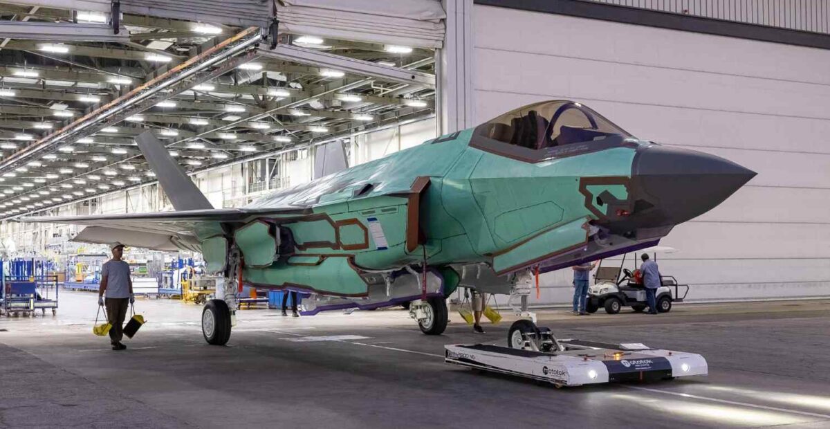 Ilmavoimien ensimmäinen F-35A -hävittäjä valmistui – kuva kulissien takaa