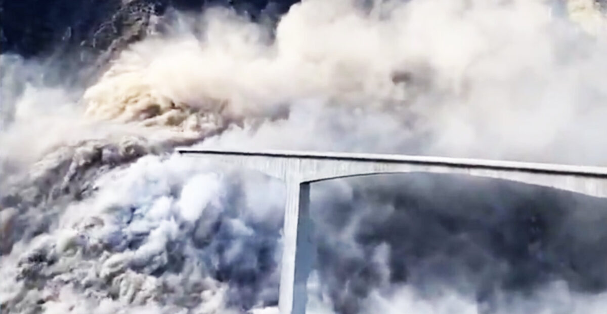 Juuri avattu valtava 787-metrinen silta romahti Kiinassa