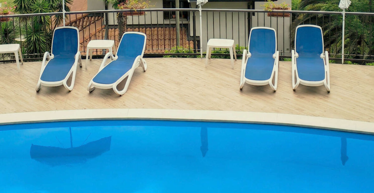 Turistit yöpyvät nyt aurinkotuoleissa – syy vetää hiljaiseksi