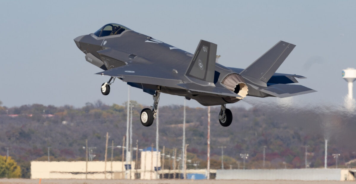 Suomen ilmavoimien ensimmäinen F-35 nousi ilmaan – kyljessä uusi yksityiskohta