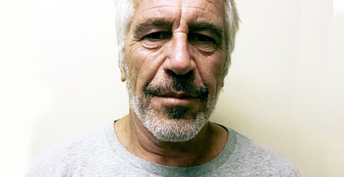 Jeffrey Epsteinin salattuja valokuvia julkaistiin – mukana passeja ja entinen presidentti