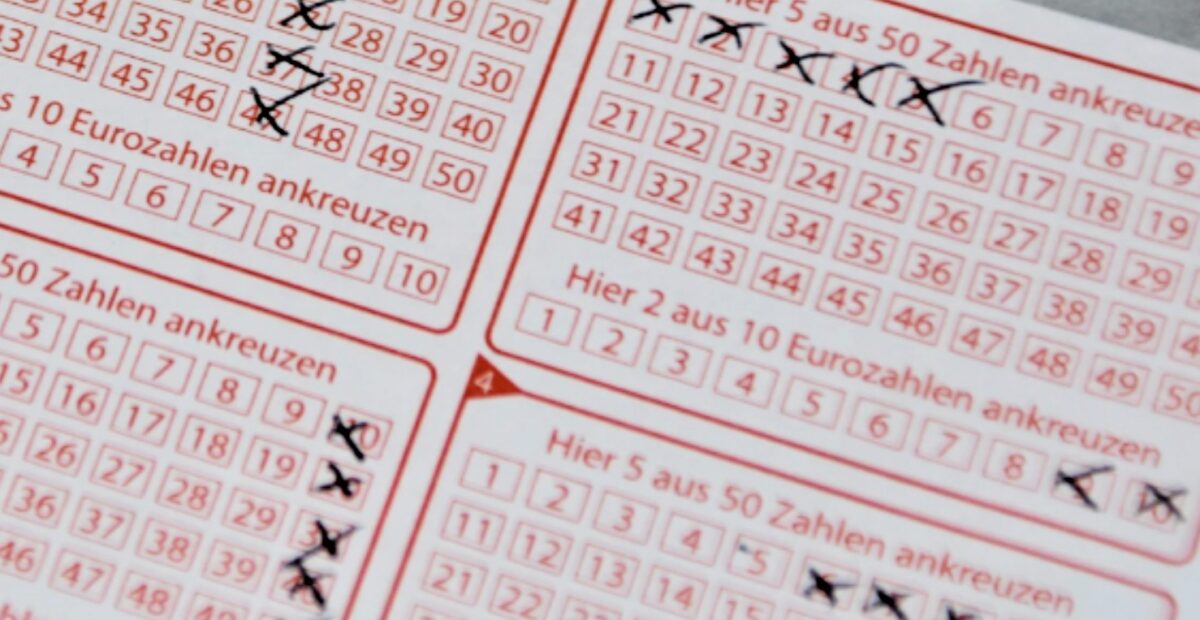 Mies salasi loton päävoiton vaimolta – kertoi vasta jouluaattona