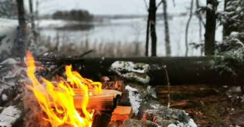 Nuotiolla, Kuva: Jocka Träskbäck / Stara
