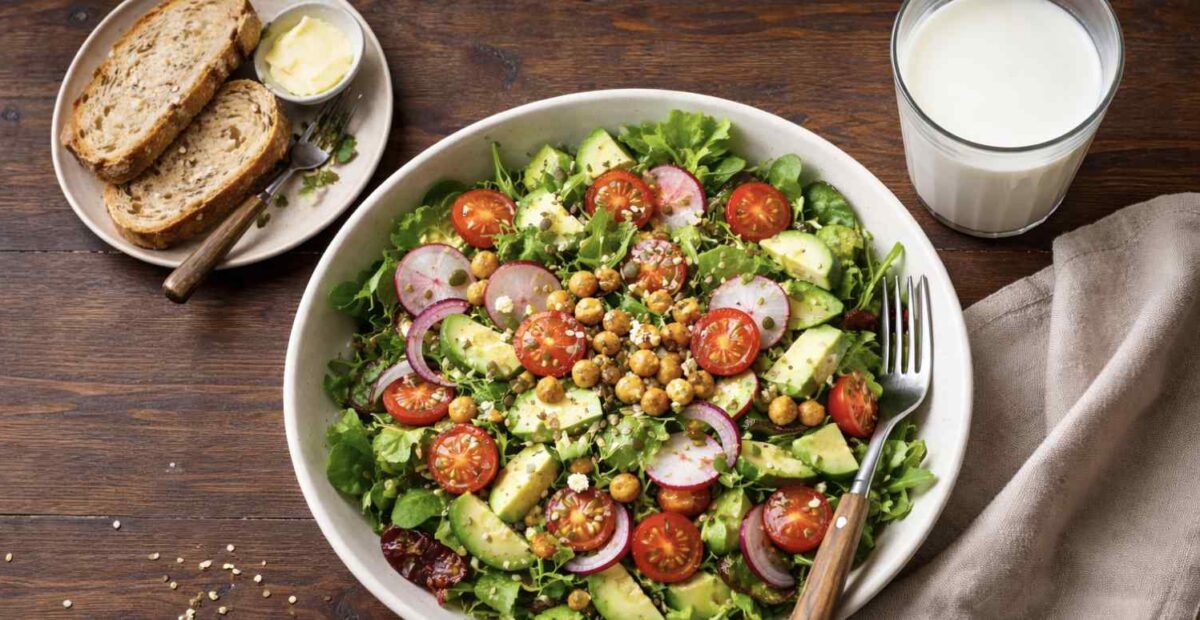 Ylipainoinen apina tyytyi salaattiin – moni samaistuu tähän kohtaloon