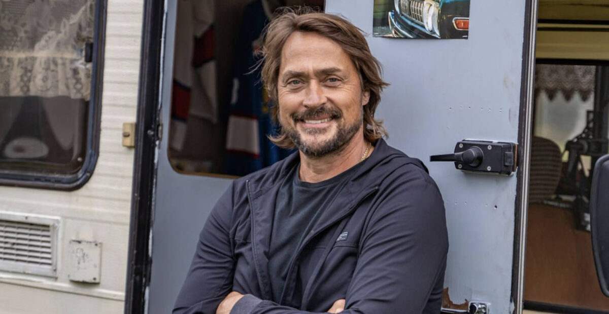 Teemu Selänne esitteli pelipaitojen kokoelmansa – mukana huippuharvinaisuuksia