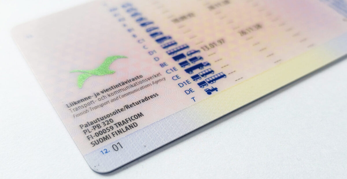 Nuorille autoilijoille suunnitellaan yöajokieltoa