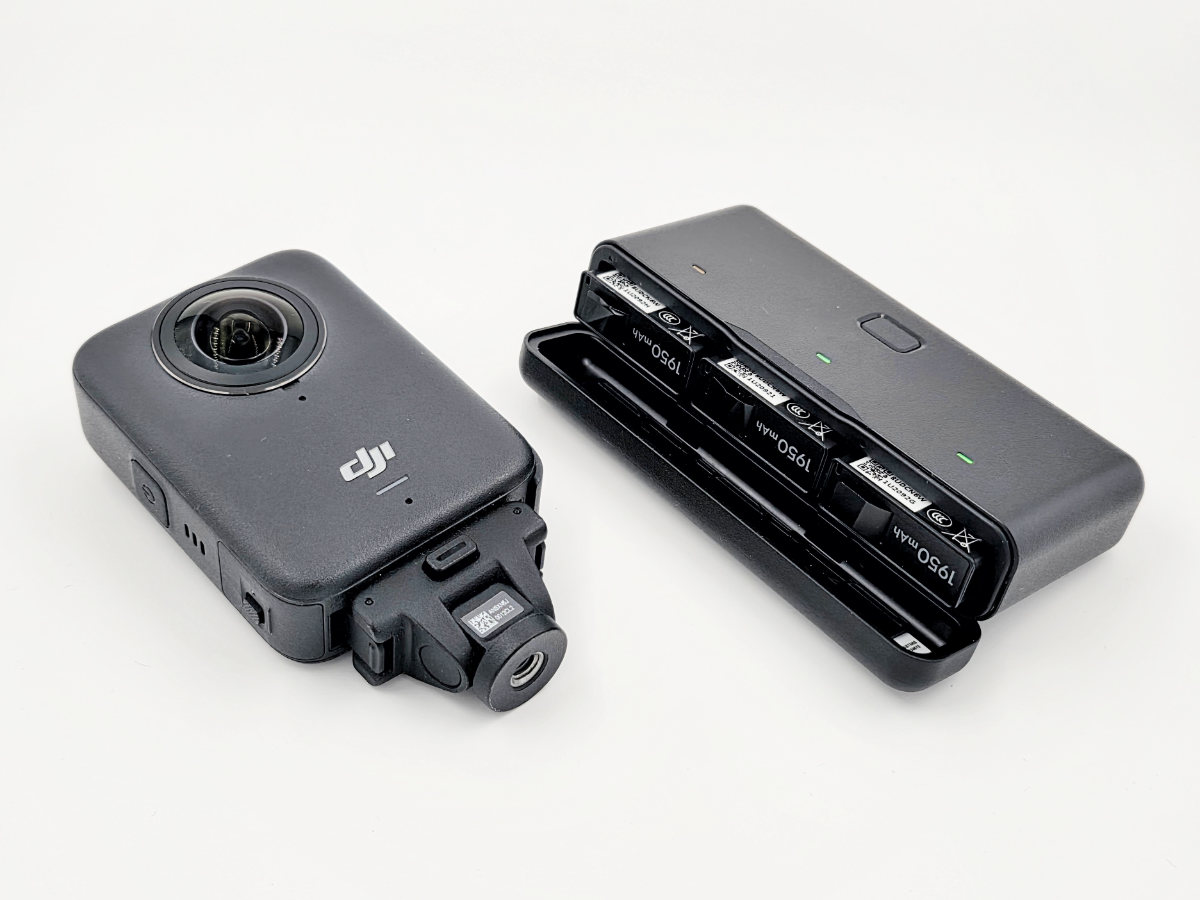 DJI Osmo 360 Staran testissä. Bundlessa on mukana kolme akkua ja latauskotelo, Kuva: Stara