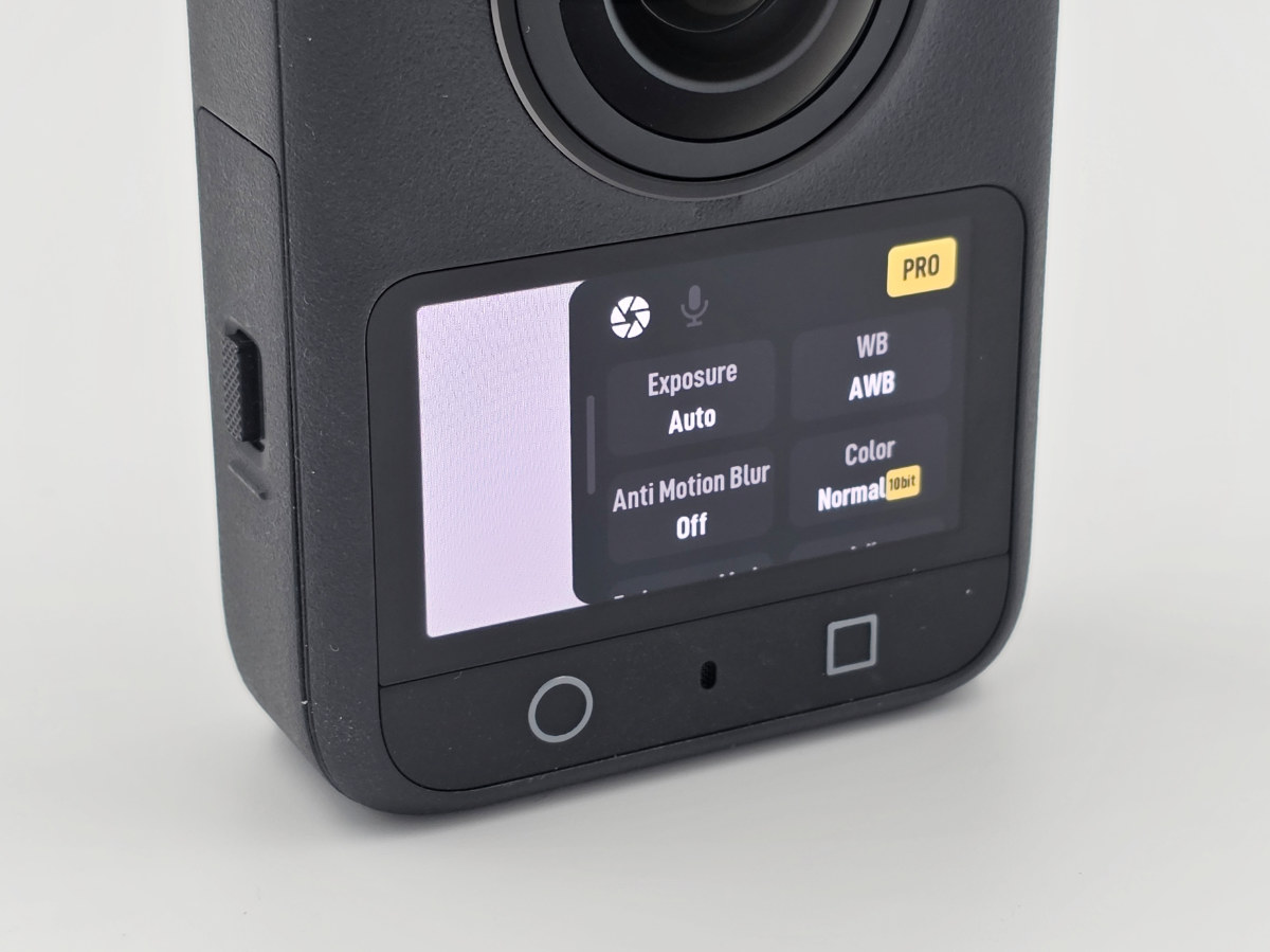 DJI Osmo 360 Staran testissä. Kosketusnäytöstä voi muuttaa asetuksia. Kuva: Stara