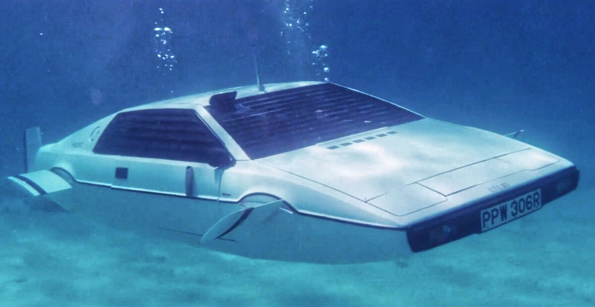 Tunnetko itsesi vanhaksi? James Bondin ikoninen automalli esiteltiin 50 vuotta sitten