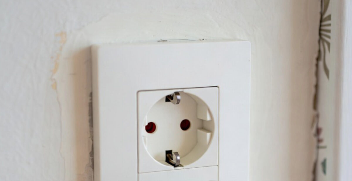 IV: Auto-onnettomuudella odottamaton seuraus Porvoossa – sähköt katkesivat sadoilta