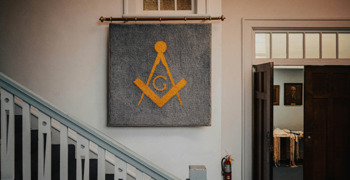 Suomalaiset vapaamuurarit avaavat toimintaansa podcastissa