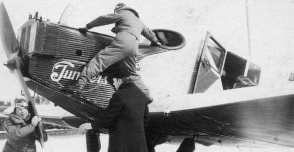 Aero Oy:n Junkers F.13:n käynnistys Katajanokalla 1926. Kuva: Suomen Ilmailumuseon kuvakokoelmat