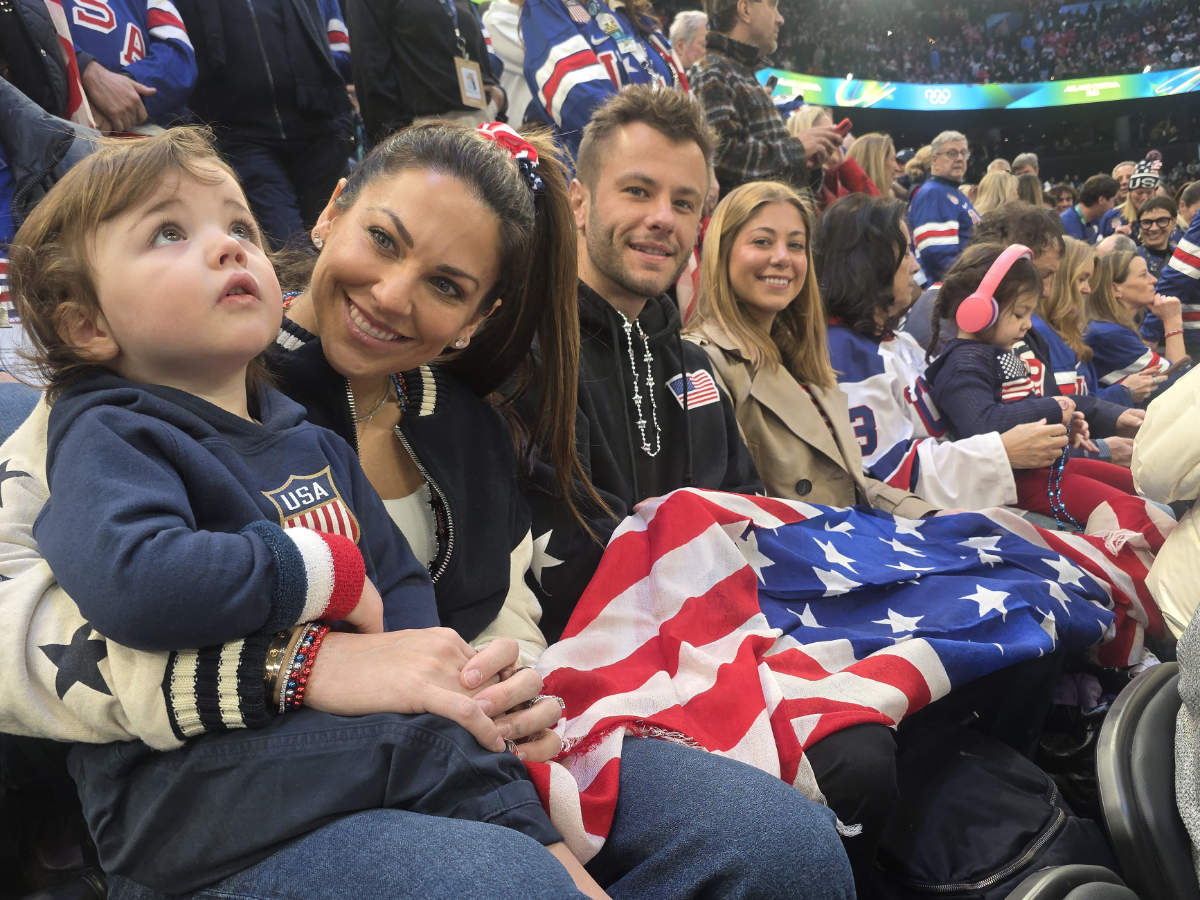 Johnny Gaudreau, Meredith Gaudreau, Eddie Morris, Lisa Morris sekä Guy ja Jane Gaudreau Milanossa