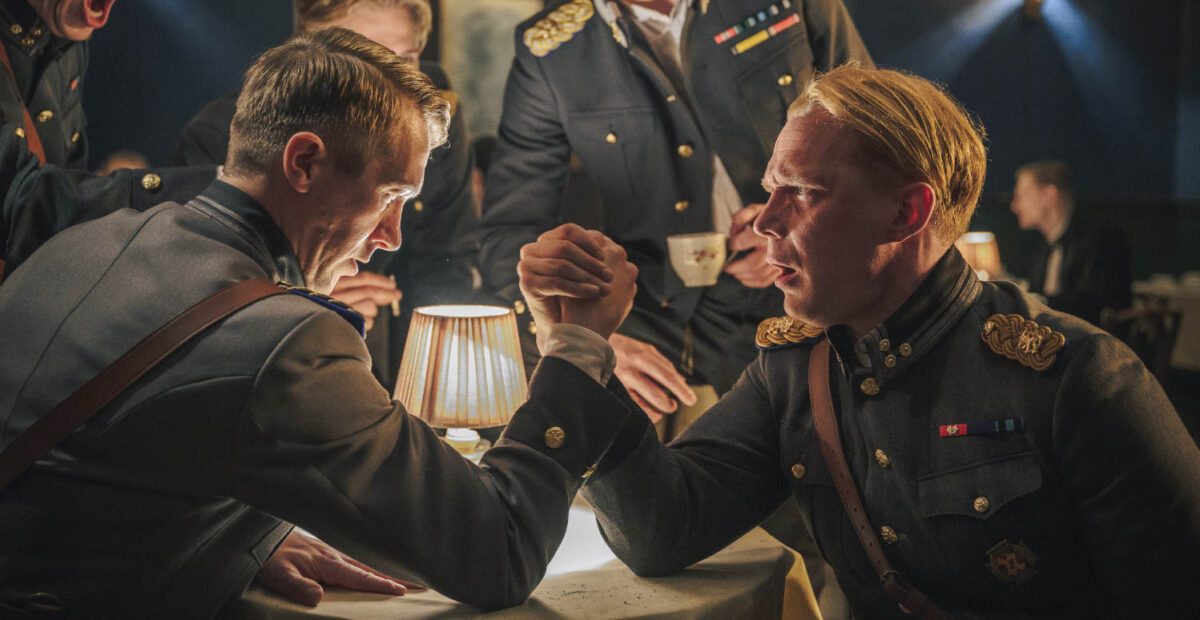 Jussi Vatanen ja Pääru Oja elokuvassa Presidentin kyyditys. Kuva Stanislav Honzik