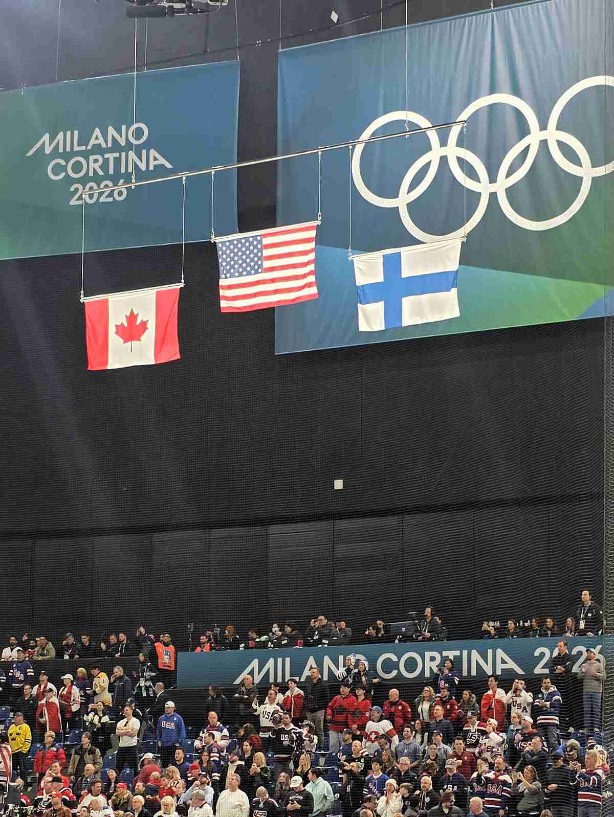 Milano-Cortinan olympialaisten miesten jääkiekon mitalikolmikko