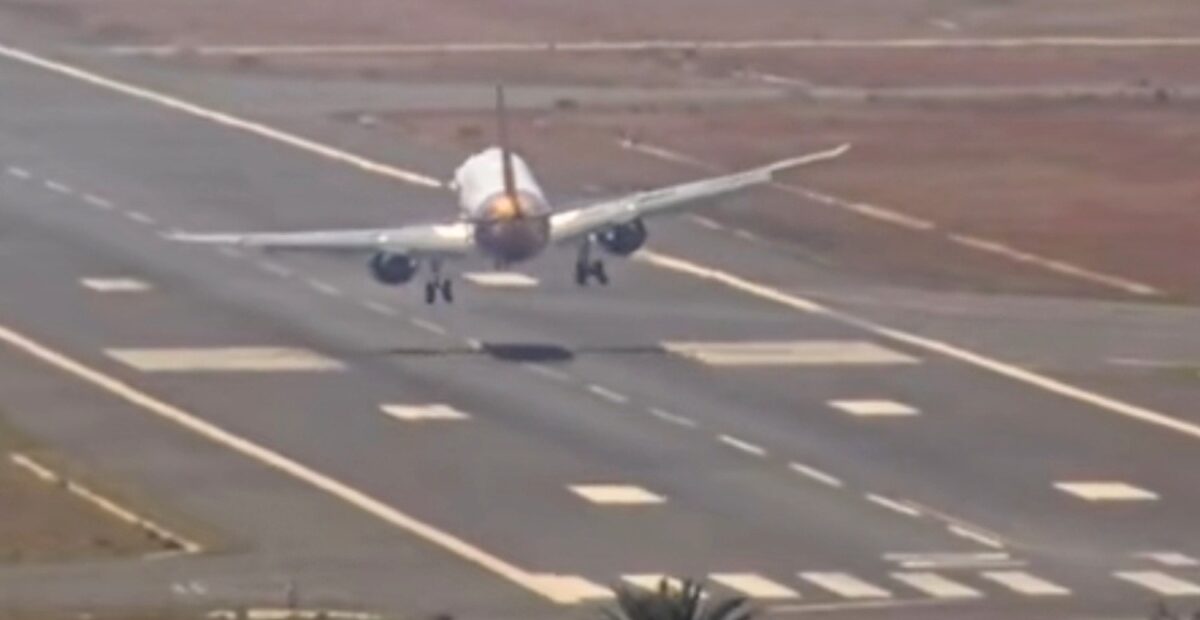 Jet2-yhtiön lentokone Lanzarotella