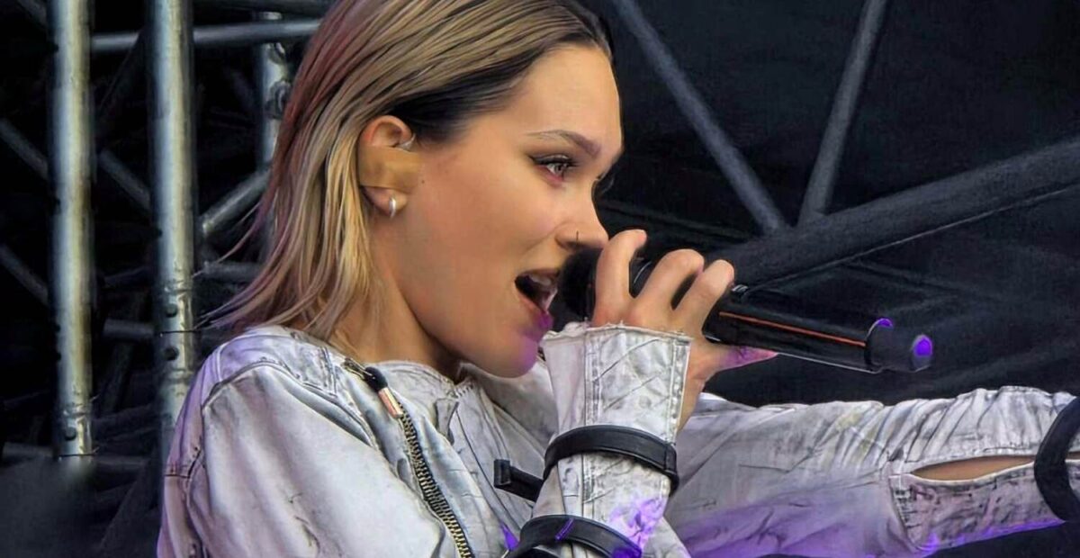 Sanni keikalla Tampereella. Kuva: Stara