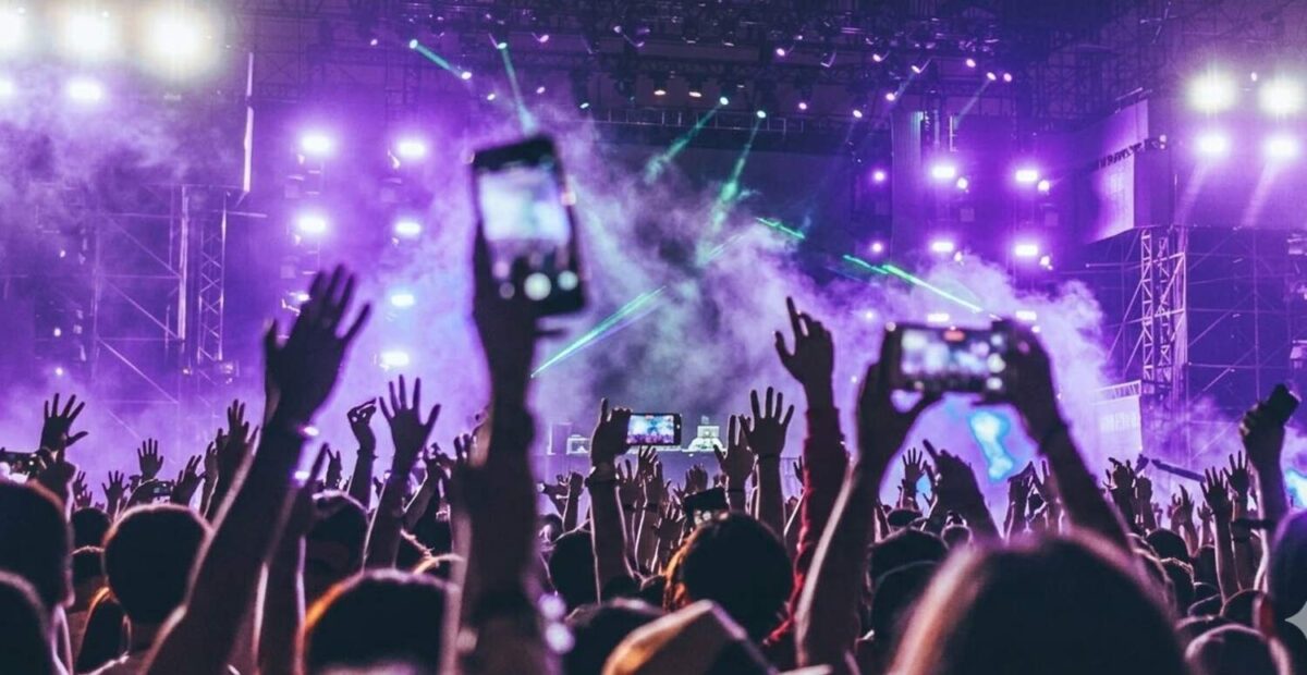 Yökerho, festivaa. Kuvituskuva: Stara