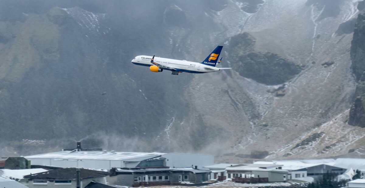 Icelandair. Kuvan laatua on hieman parannettu tekoälyllä.