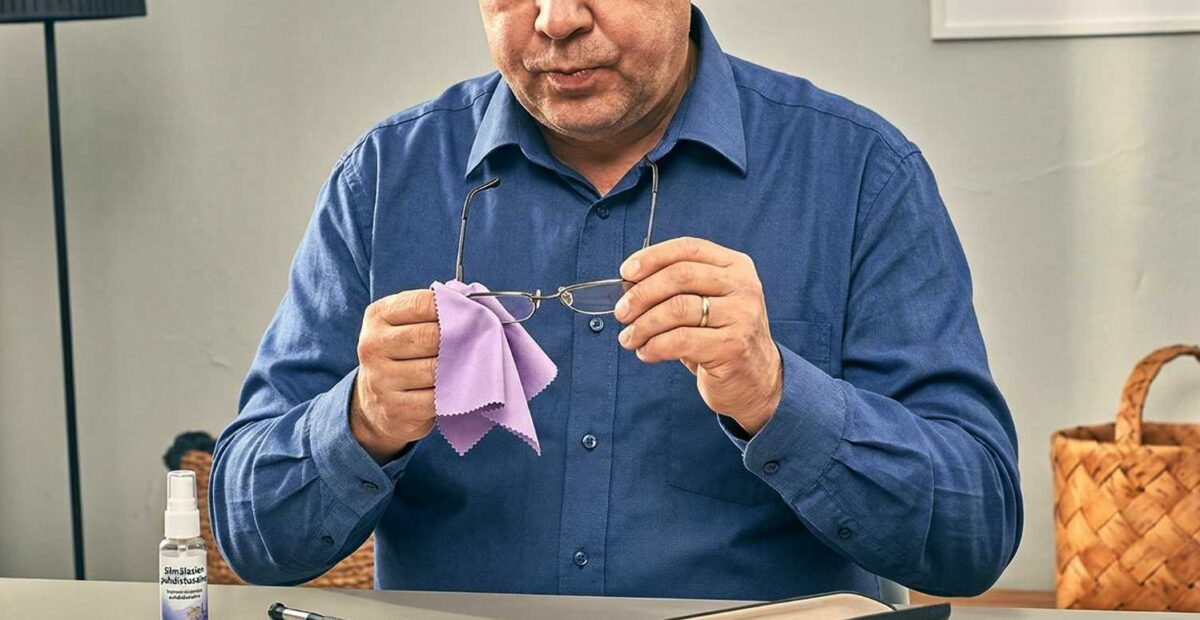 Silmälasien puhdistus