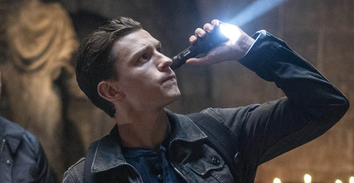 Tom Holland elokuvassa Uncharted (2022)