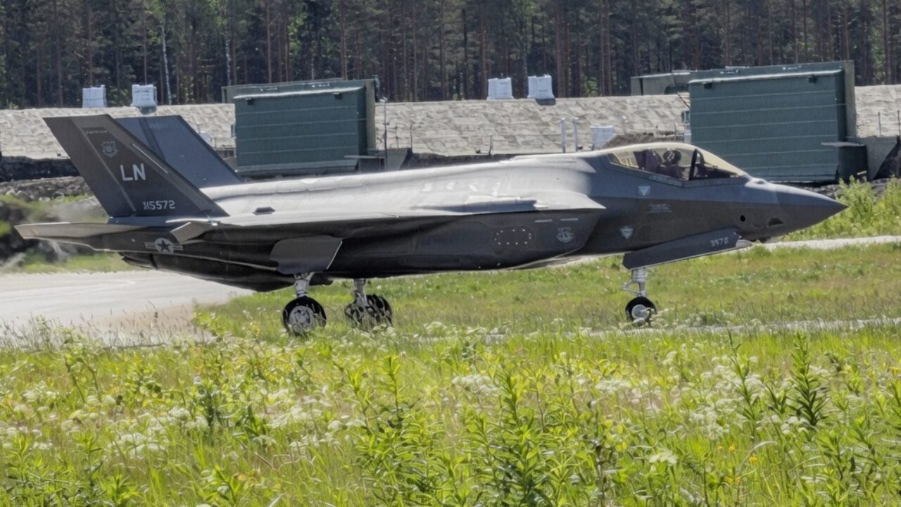 suomi-hankkii-t-sm-aseen-f-35-h-vitt-jiin-liit-kymmeni-kilometrej