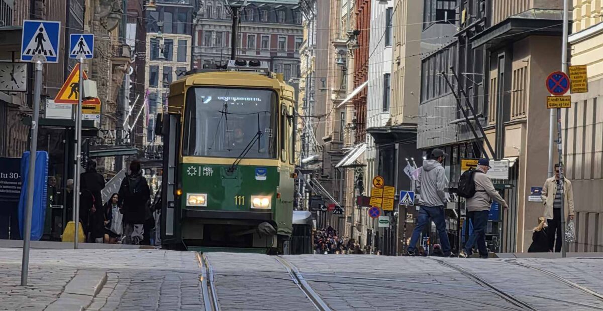 Helsinki ja raitiovaunu.