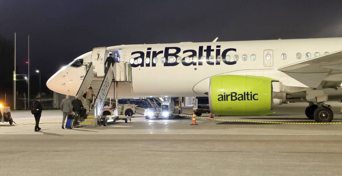 AirBalticin Airbus A220-300 lähdössä Tampere-Pirkkalasta 2.8.2026