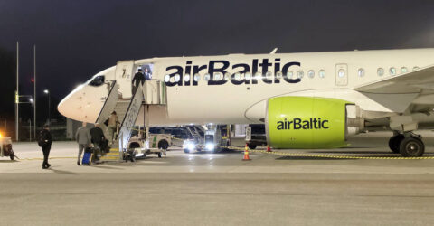 AirBalticin Airbus A220-300 lähdössä Tampere-Pirkkalasta 2.8.2026